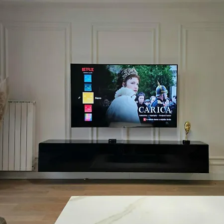 Bw Skyverde On 21st - River & Tower View Lägenhet Belgrad